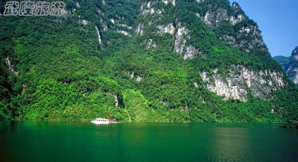 芙蓉江景点之“温泉山庄、水下龙宫”