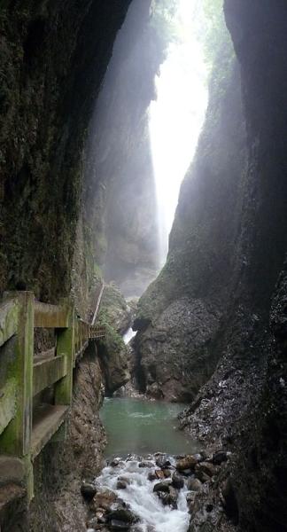 龙水峡地缝