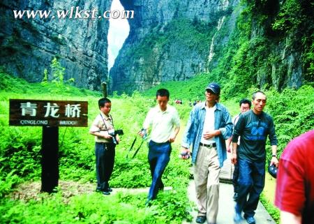 张艺谋拍摄影片《满城经带黄金甲》时在天生三硚取景