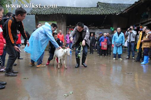 驭马伙伴行 与爱同行 重走“爸爸路”武隆温馨亲子之旅献映