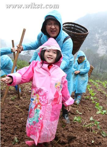 驭马伙伴行 与爱同行 重走“爸爸路”武隆温馨亲子之旅献映