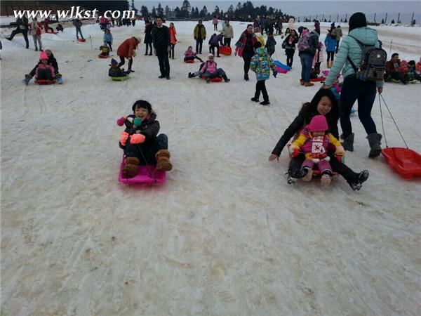 武隆仙女山冰雪游最受追捧 孩子成滑雪主力军