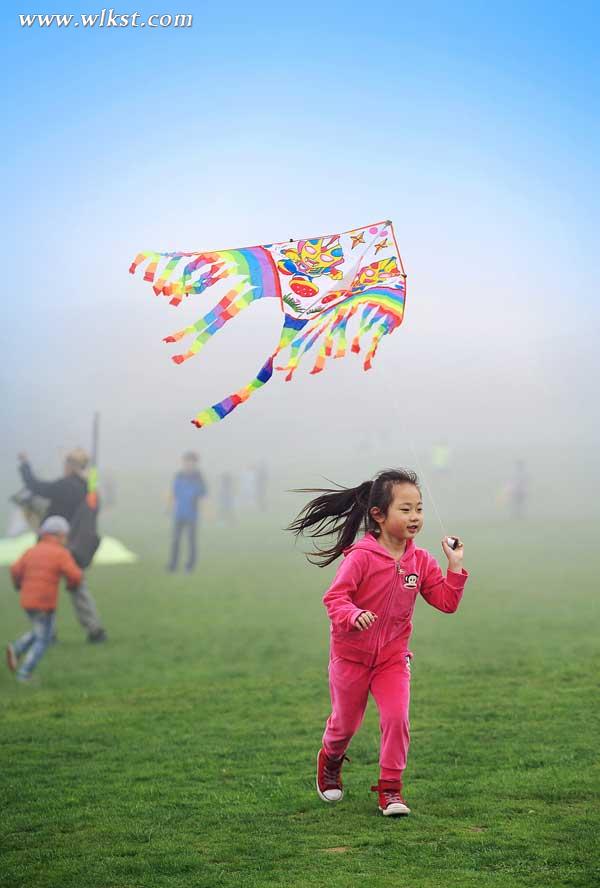 放风筝的小孩