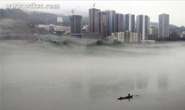 组图：雨后武隆县城雾笼城 如仙境一般