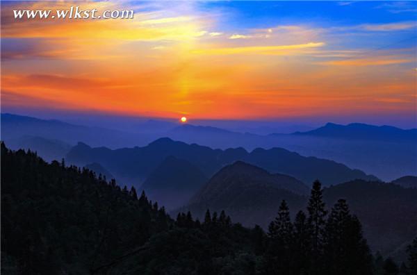 武隆仙女湖的日出之美，不逊于那些名山。(摄影-王俊杰)