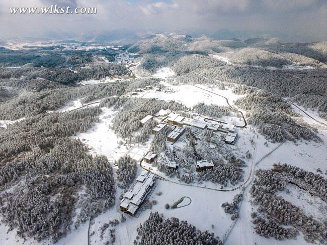 航拍下的仙女山雪景图