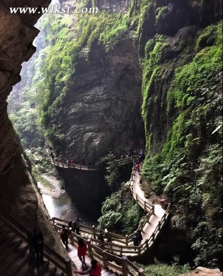  龙水峡地缝景区