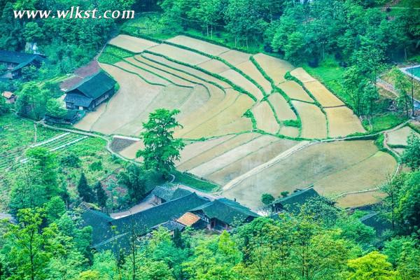 《爸爸去哪儿》第二季取景地—天坑寨子