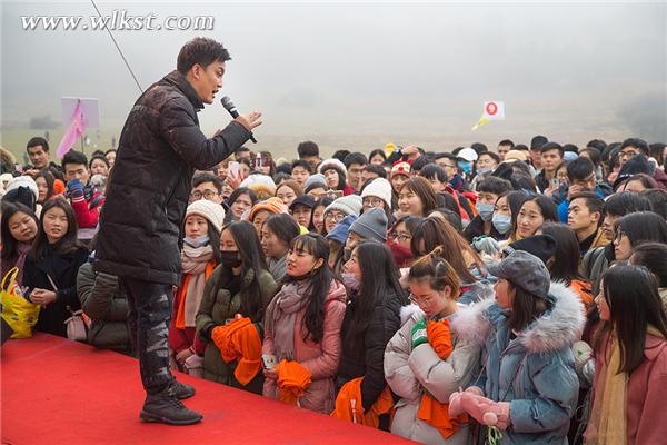 素人福利 李锐元旦现身仙女山为新节目海选