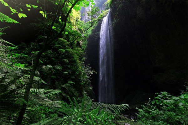 龙水峡地缝银河飞瀑