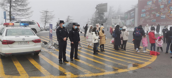 民警景区执勤