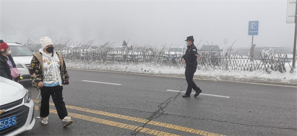 民警景区执勤