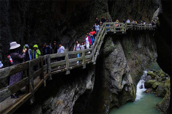 龙水峡地缝